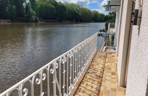Olivet House | Riverside villa