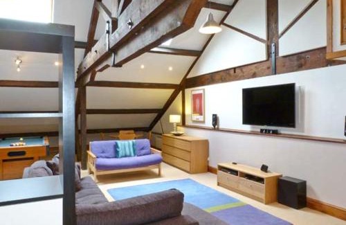 Airton Apartment | Riverside Walk