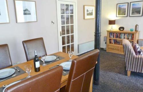 Airton Apartment | Riverside Walk