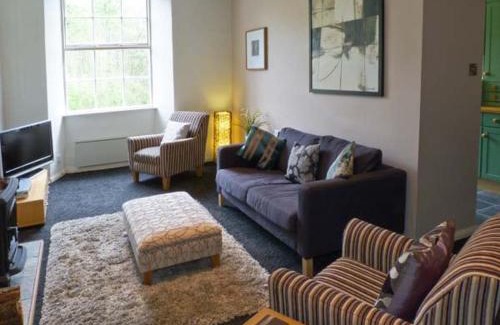 Airton Apartment | Riverside Walk