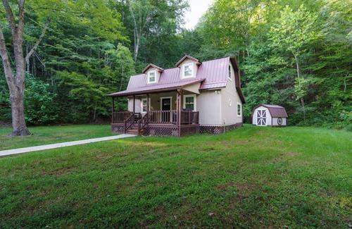 West Liberty Cabin | Riverstone Cabin and Retreat in West Liberty, KY