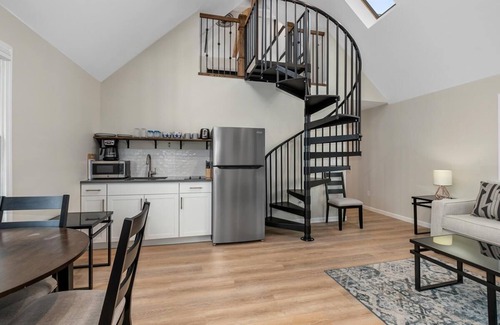 Saugatuck Apartment | Riverview Loft