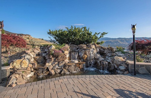 East Wenatchee House | Riverview Retreat: Incredible Views, Heated Pool, Spa, Theater Room & More!