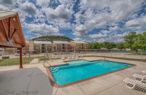 New Braunfels Apartment | Riverview Terrace RG 203