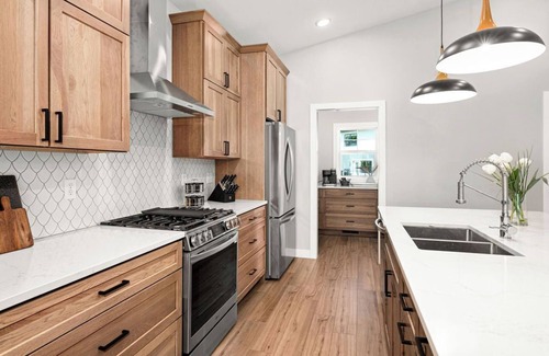 Duluth House | RiverWest Vista - Base Spirit Mtn, Riverfront, Sauna, Dog Friendly, 20% off Bike Rentals