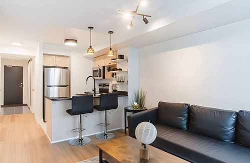 St. Lawrence Apartment | Rivetstays - The Yonge Grand Suites