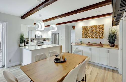 Bermuda Riviera House | Riviera Oasis: Waterfront, Pool, 5min To Beach