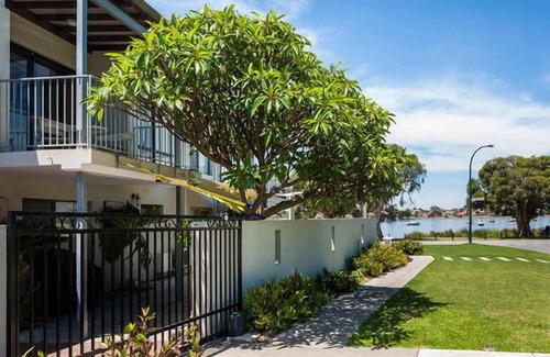 Applecross Villa | Riviera Sunrise - the edge of the river