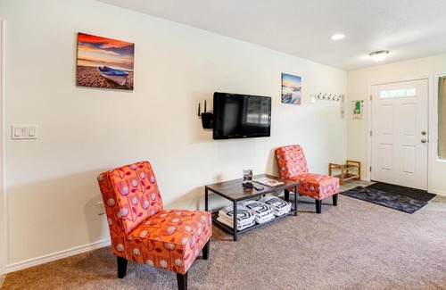 Rockaway Beach House | RJD Beachside Vacation Home B