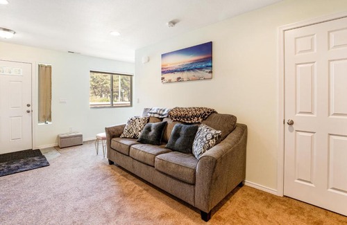 Rockaway Beach House | RJD Beachside Vacation Home B