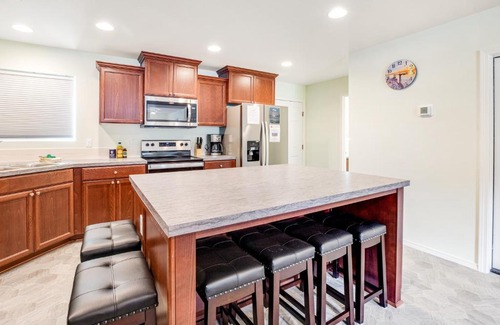 Rockaway Beach House | RJD Beachside Vacation Home B