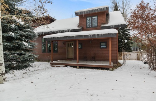 Wilson House | RMR: Second Street Chalet in Wilson,WY