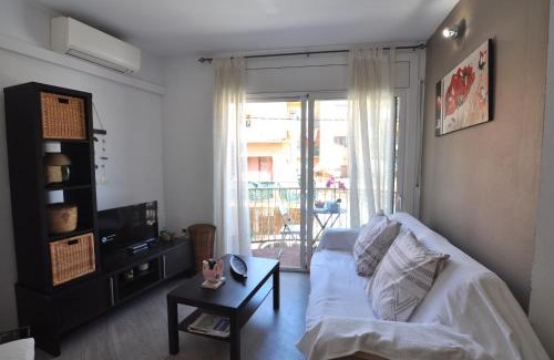 Roses Town Center Apartment | RNET - Plaza 10 Roses Centre