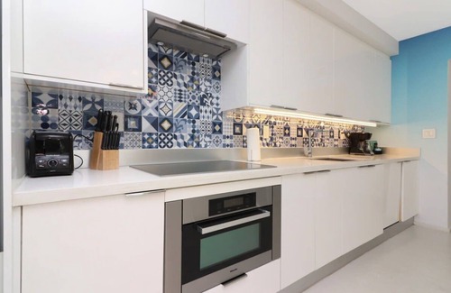 South Pointe House | Roami at 250 Collins | Rooftop Pool | 3 Bedroom