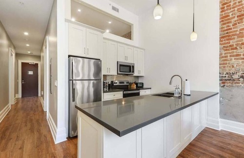 Central Business District Hotel | Roami at Factors Row | Near Bourbon St. | 2BR