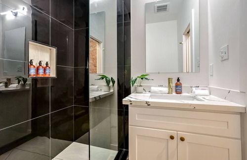 Arts/Warehouse District House | Roami at The Churchill | 2 Bedroom