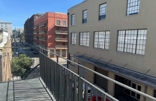 Arts/Warehouse District House | Roami at The Churchill | 2 Bedroom w/Balcony