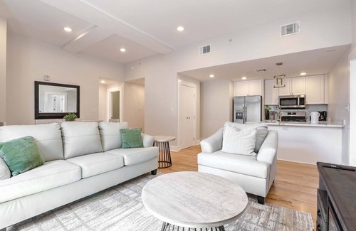 Arts/Warehouse District House | Roami at The Churchill | 2 Bedroom | Balcony & Trundle