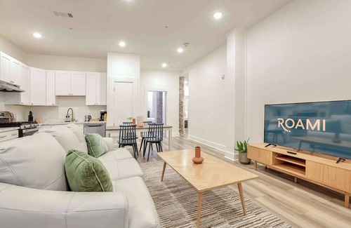 Arts/Warehouse District House | Roami at The Churchill | 3 Bedroom