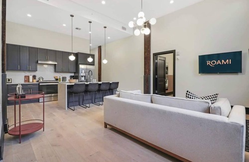 Arts/Warehouse District House | Roami at The Lola | Group Friendly | 5 Bed Combo