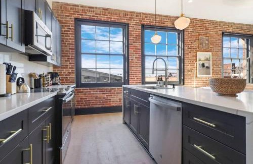 Arts/Warehouse District House | Roami at The Lola Near Bourbon St 3BR #33