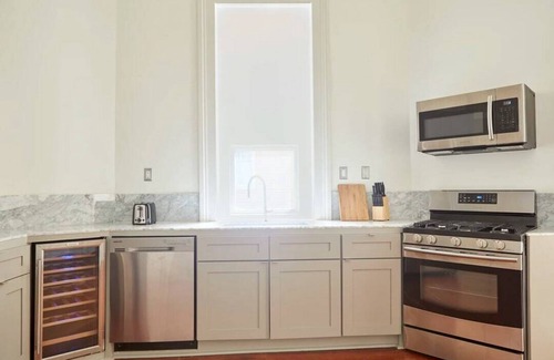 Faubourg Marigny House | Roami at The Mandeville | Two Bedroom w/Balcony