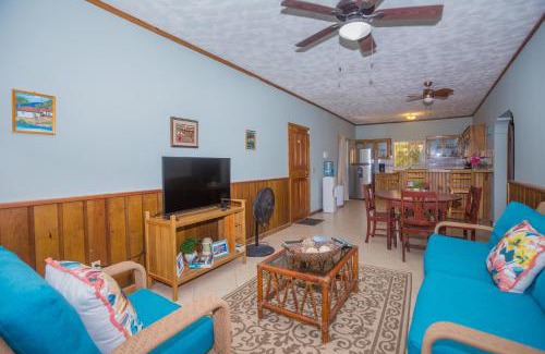 Antoneys Cay Apartment | Roatan Ocean View - ground floor apts