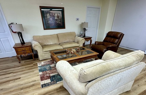 Boswell House | Roberts Carriage House Retreat/Great for 2024 Total Eclipse Viewing