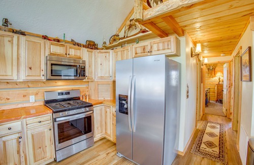 Roberts House | Roberts Home w/Western Decor & Mountain Views!