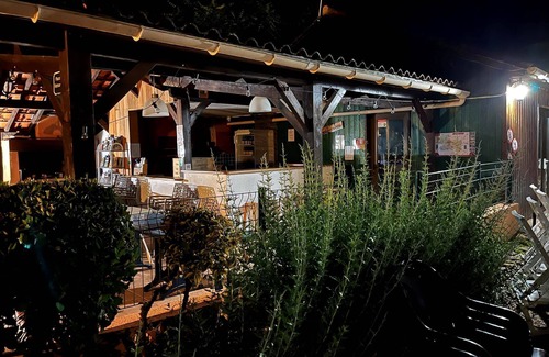 Saint-Avit-Senieur Ski Chalet | Robin, Gîte and shared swimming pool
