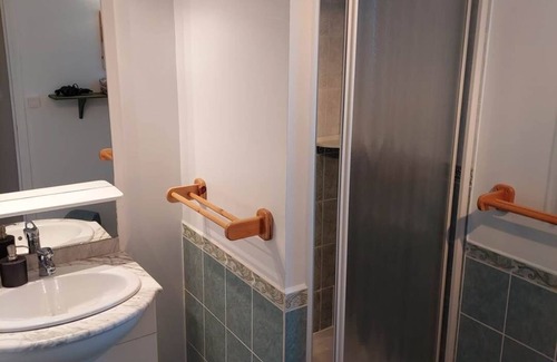 Saint-Avit-Senieur Ski Chalet | Robin, Gîte and shared swimming pool