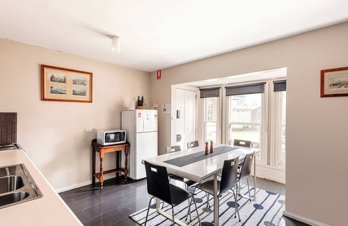 Oatlands House | Robinson Cottage