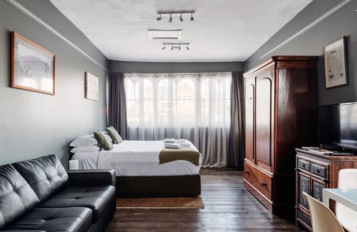 Oatlands House | Robinson Cottage