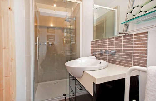 Oatlands House | Robinson Cottage