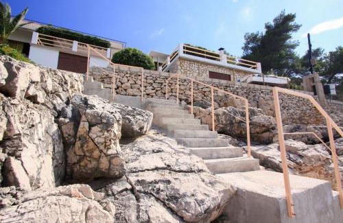 Gdinj House | Robinson Delphinus