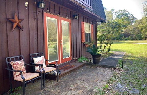 Mims Cottage | Rocket & Nature Lovers! Vintage European Cottage in a lush Florida Setting