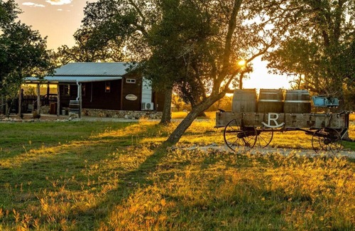 Fredericksburg Cabin | Rockin' R - Morning Star Cabin