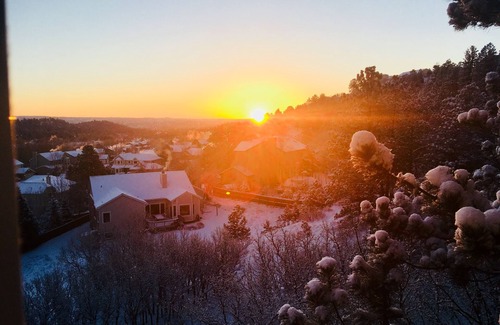 Briargate Apartment | Rocky Mountain Foothills Serenity
