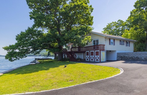 Greenwood Lake House | Rocky Point- ABSOLUTELY THE BEST LAKEFRONT location on Greenwood Lake!