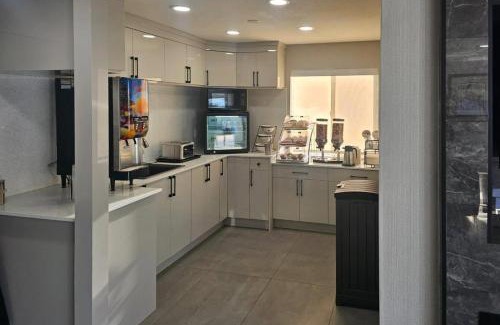 Kamloops Hotel | Rodeway Inn & Suites