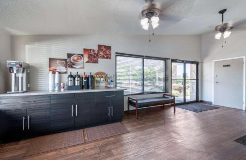 Sharonville Hotel | Rodeway Inn