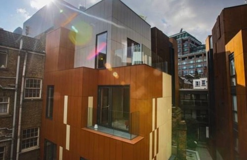 Bishopsgate Apartment | Rodger Studio at Room Home Stay
