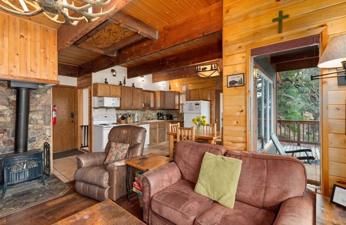 Leavenworth Cabin | Rogue Shores - Tranquil Lakefront Home