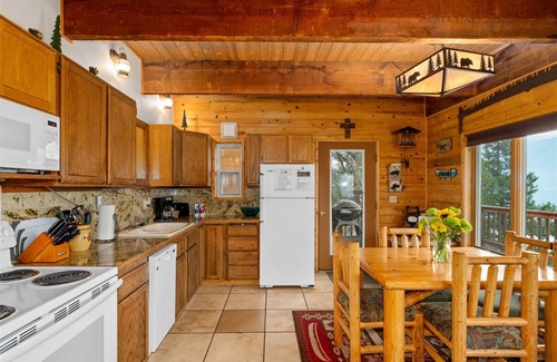 Leavenworth Cabin | Rogue Shores - Tranquil Lakefront Home