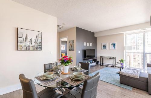 Toronto Entertainment District Hotel | Roland Stylish 1BR Suite on 21st Floor Nearest Intersection John St