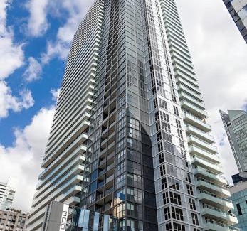 Toronto Entertainment District Hotel | Roland Stylish 1BR Suite on 21st Floor Nearest Intersection John St
