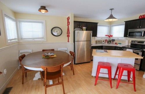 Ottawa House | Rollin` on the River | 2 Bed, 1 Bath