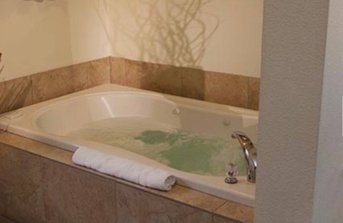Enterprise Apartment | Romantic 1-bedroom Luxury Condo w/hot tub, kitchen, washer/dryer.