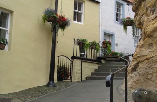 Pittenweem Cottage | Romantic Boutique Bolthole In Pittenweem Near St Andrews. Small dogs welcome.