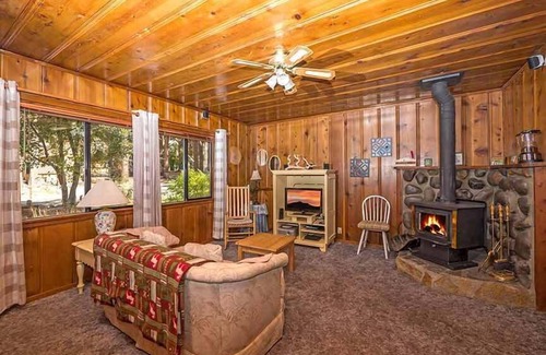 Al Tahoe Cabin | Romantic Cabin for 2- Private Hot Tub, Convenient to Heavenly, Lake and.